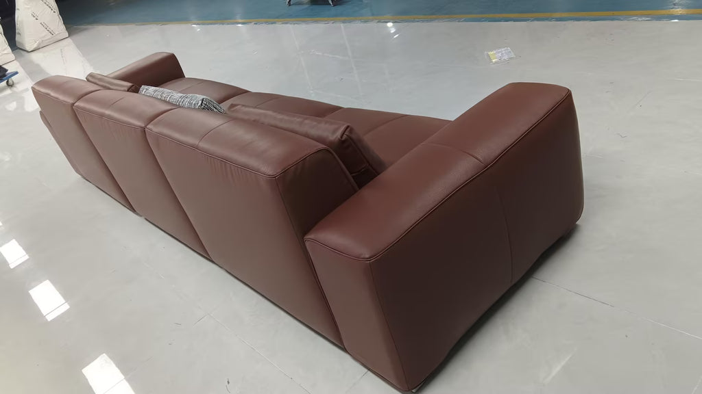 Metropolitan Sofa. Premium Collection.