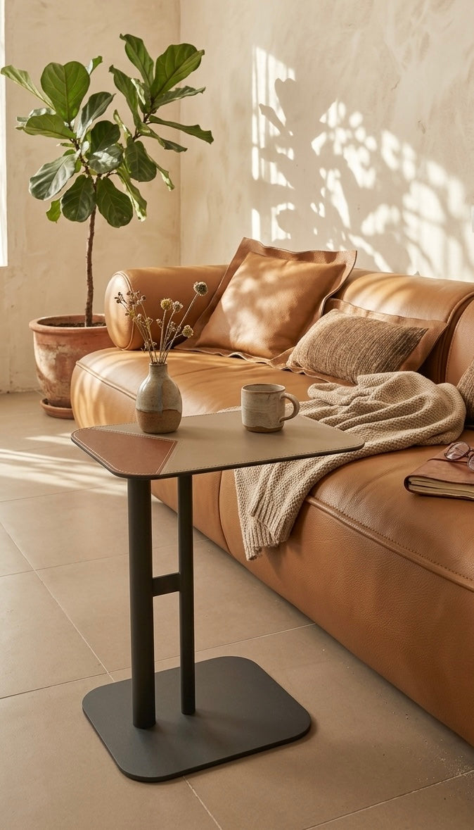 ტყავის გვერდითი მაგიდა