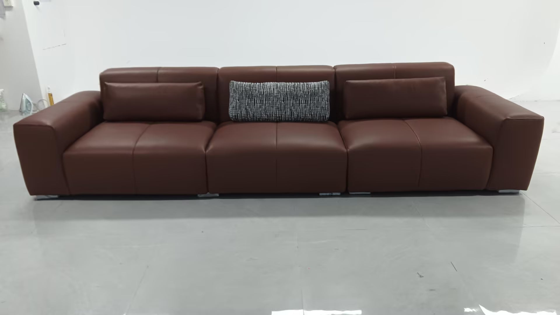 Metropolitan Sofa. Premium Collection.